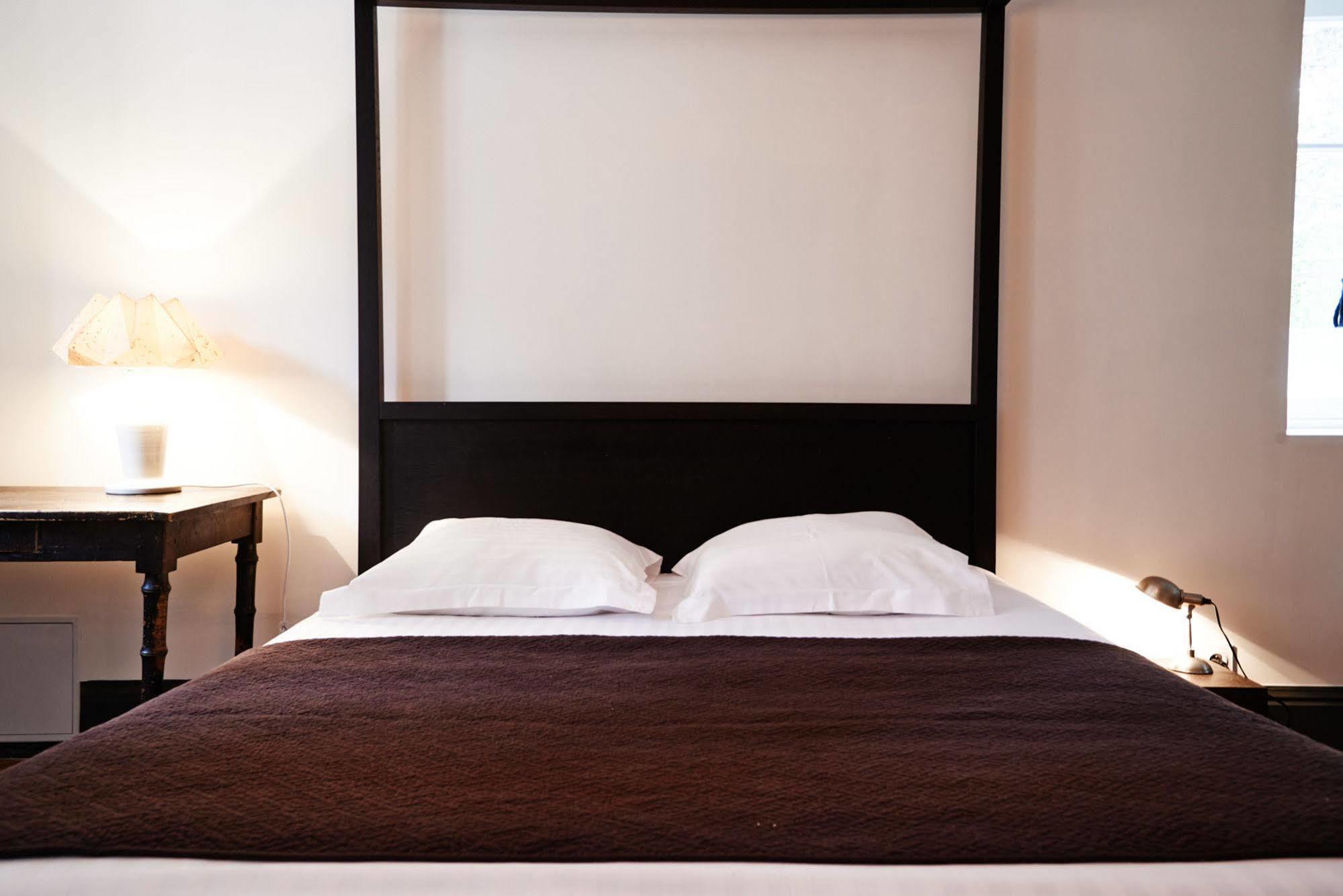 ลา ดีม เดอ ฌีแวร์นี - ช็องบร์ โดต Hotel จีแวร์นี ภายนอก รูปภาพ